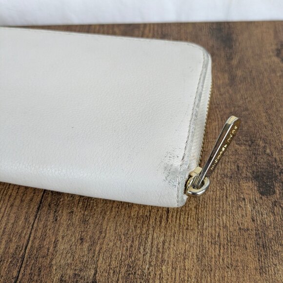 Michael Kors Ivory Zip Wallet – Pebbled Leather – Gold Logo Plate - Picture 6 of 10